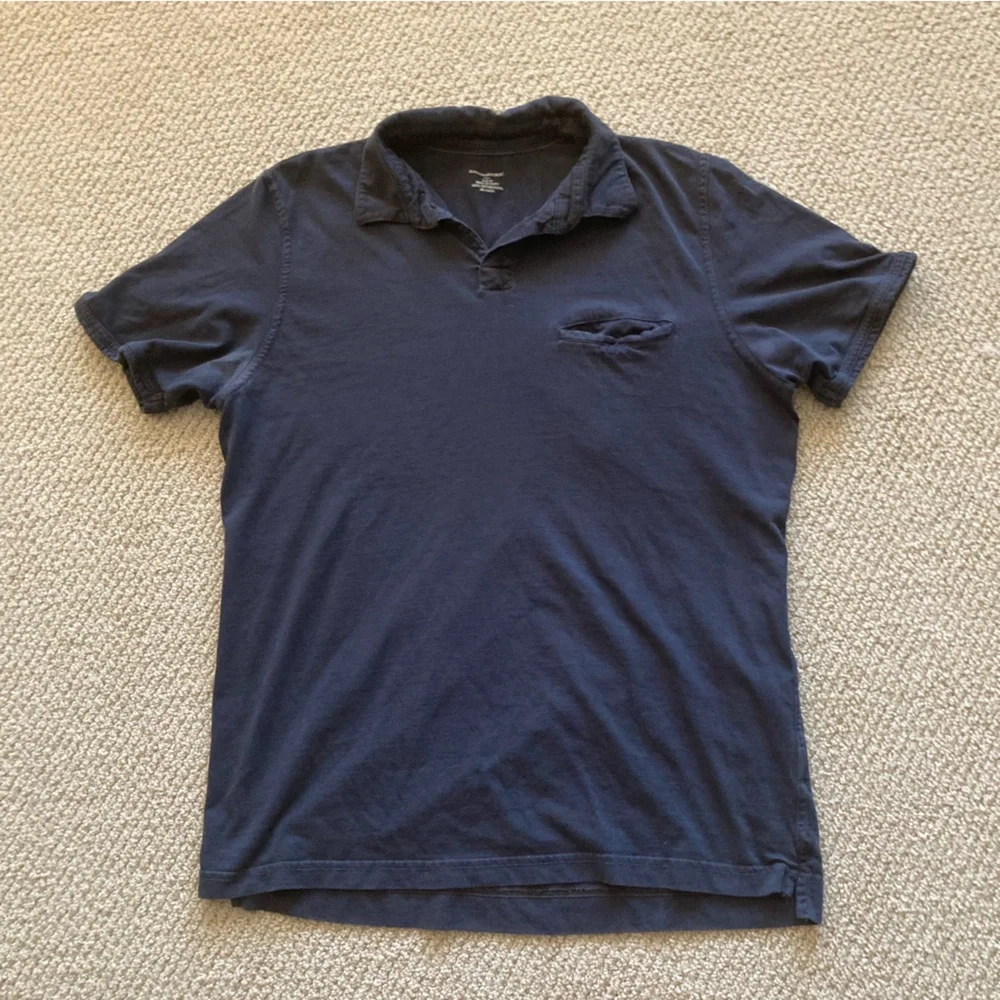 Banana Republic Men’s Polo Shirt Size Medium Stretch 100% Cotton Navy Blue FLAWS